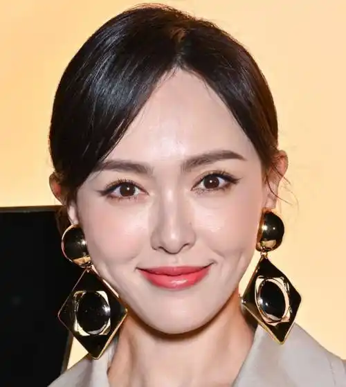 40岁唐嫣时装秀生图冲上热搜!