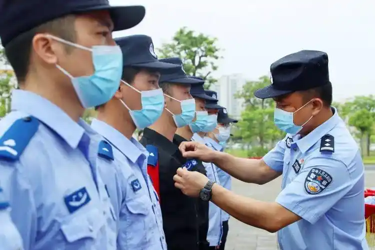 这里的辅警换装授衔啦!_台山市_基层工作_警营