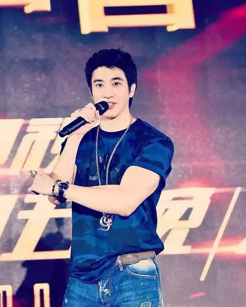 今年来到 43 岁的王力宏(看不出来啊)已经与圈外太太结婚超过 5 年之