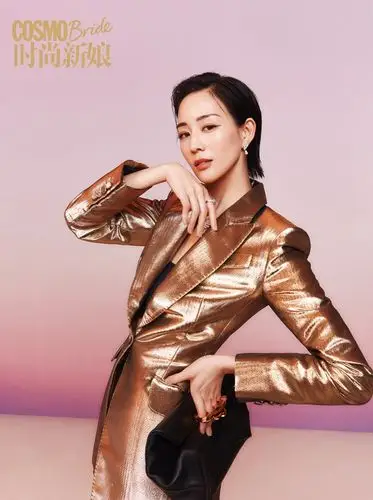 for时尚新娘封面大片曝光,以多套造型出镜