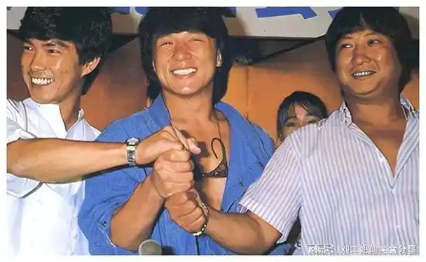 一个离世,一个患病,一个坐轮椅,他依旧风光|成龙|李小龙|洪金宝