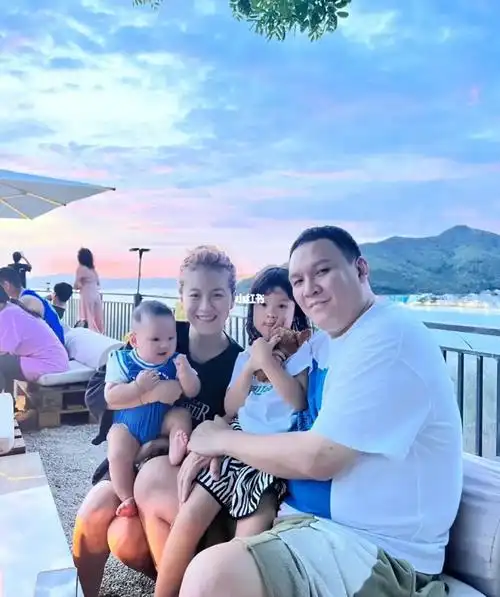 甜蜜车澈李嘉格一家度假