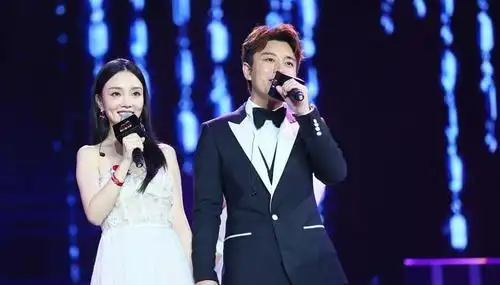 贾乃亮再次被催复婚和孟佳甜蜜同游网友直呼没李小璐好看