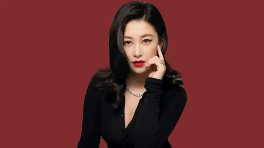 朱珠:靠风情万种出圈,家世显赫,却下嫁清华老师