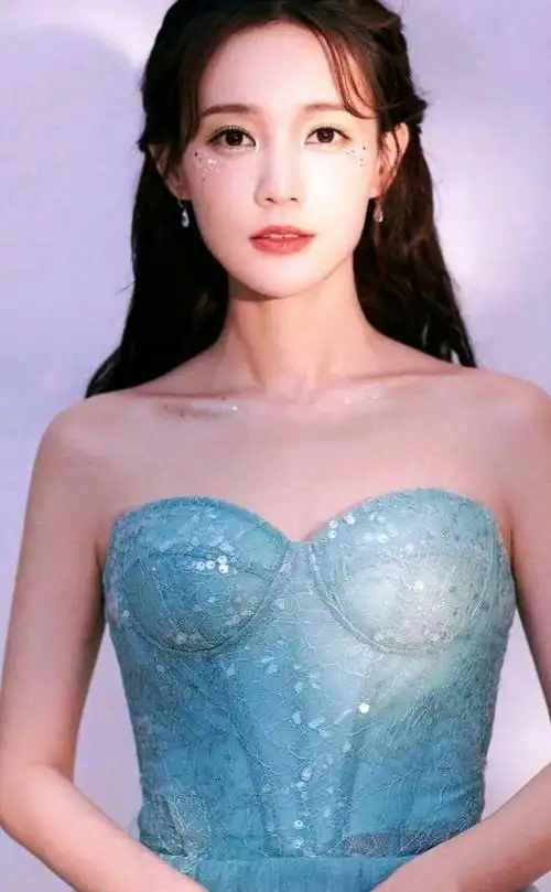 魅力无限!李一桐的照片让人流连忘返,散发着魔力!