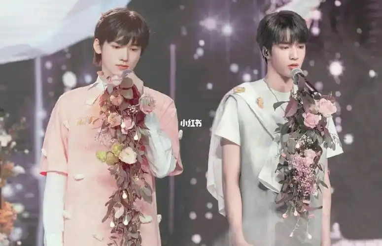 文轩氛围感壁纸绝绝子_文轩_壁纸_宋亚轩_文轩壁纸_素材_壁纸