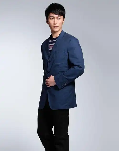 藏蓝色休闲长袖西服