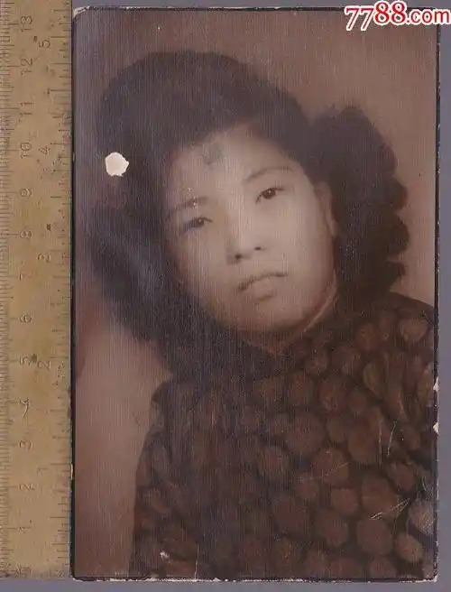 美女烫发美女,背面明信片格式-价格:20元-se83268601-老照片-零售