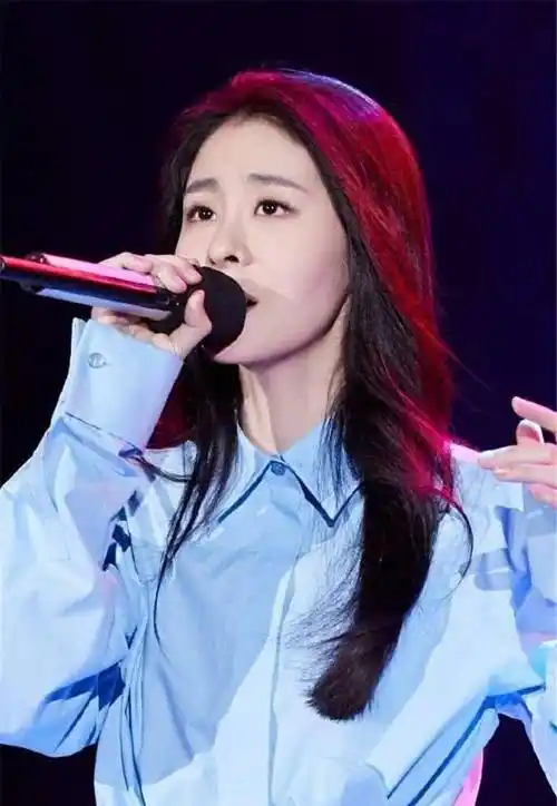 据消息称,张碧晨曾经是某exo的私生饭.