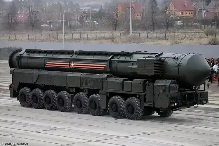 第三名:俄罗斯rs-28萨尔马特重型洲际导弹