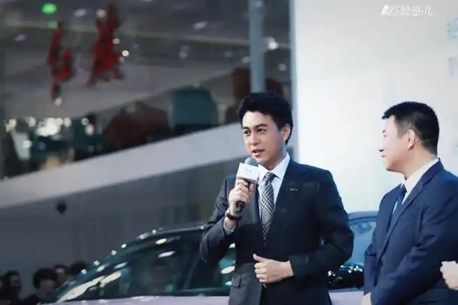 靳东红旗代言人