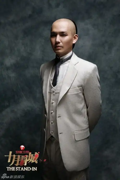 组图:《十月围城》将播 钟汉良变光头上阵