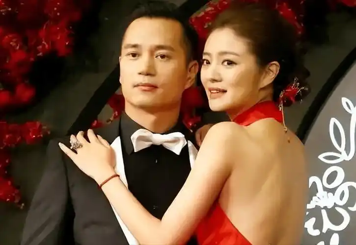 安以轩:42岁她真没阔太命,两任前任被"人"抢,老公给前妻17亿_陈荣炼