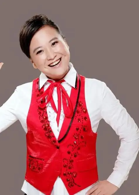 贾玲为新戏《热辣滚烫》减肥?迅速减肥100斤,网友直呼不可信?