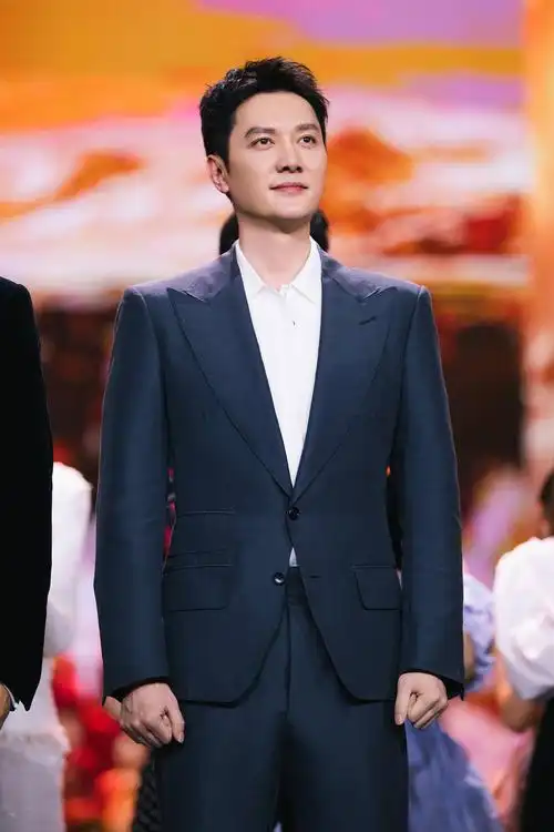 冯绍峰也算又帅又有演技的男明星吧