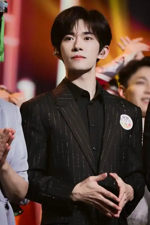 易烊千玺不辞星海舞台