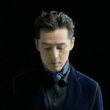 有一种发型叫"胡歌长发",网友:半年不剪发,不洗头都没这效果