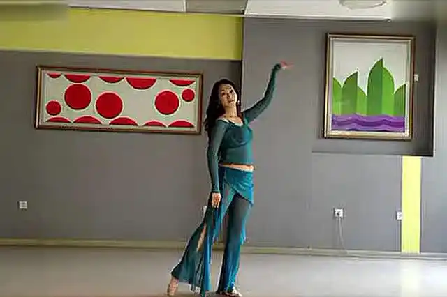 沈阳非凡朱珠肚皮舞 初级 漫步阿拉伯沙海