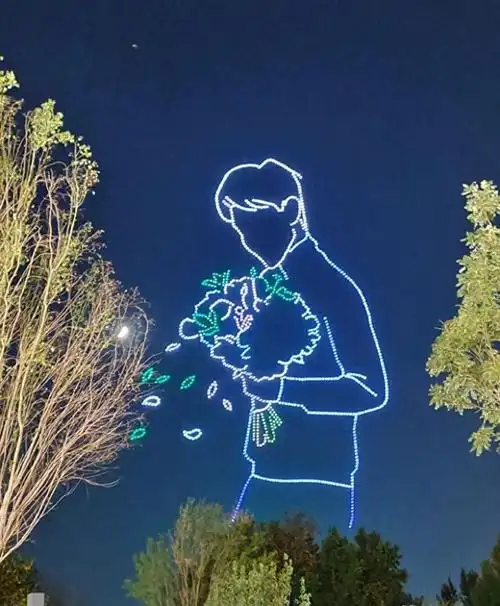 31岁邓伦高调庆生1021架无人机应援场面震撼邓伦我会努力