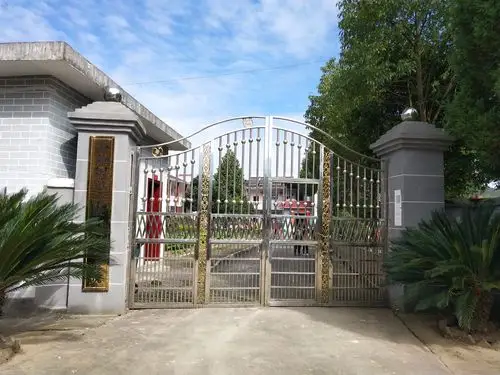 拍下光荣敬老院的大门,院笥惺奔渚＠纯纯