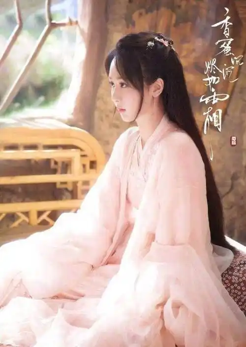 热巴每次都是花式遮胸,杨紫落落大方不做作!