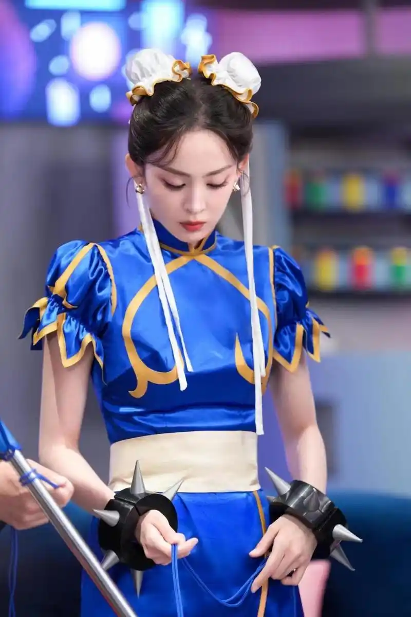 娜扎# 古力娜扎黑丝真的超美!不哭不哭,卧底任务艰难,我们开心就行!