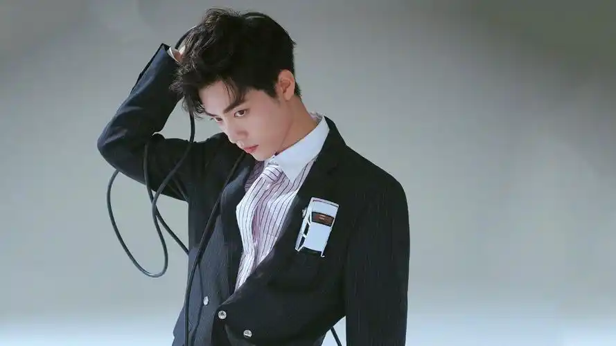 肖战明星风尚壁纸5