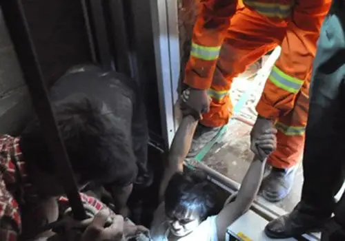 电梯发生下坠事故