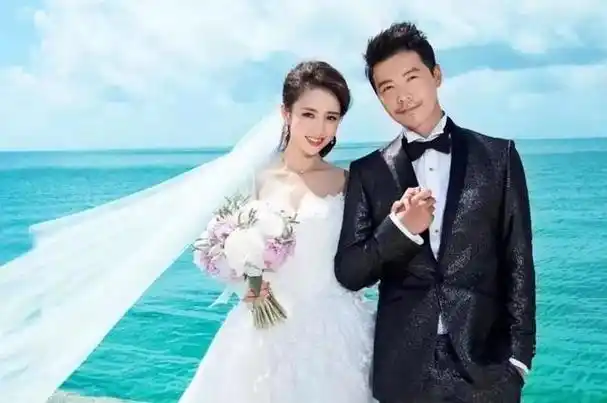 陈思诚的快乐你想象不到!一对比才知道,21岁女友为何赢过佟丽娅