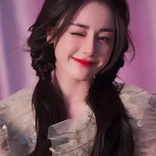 迪丽热巴抱兔子花絮视频##迪奥品牌大使迪丽热巴