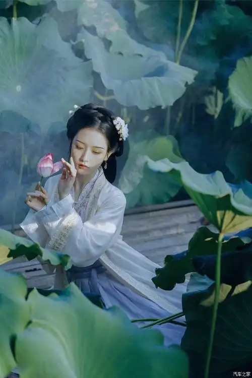 【图】手捧莲花古装美女约拍打卡_摄影论坛_汽车之家论坛