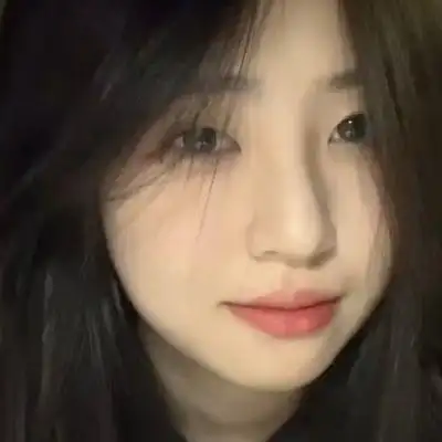 高冷好看的黑色系女生真人头像图片