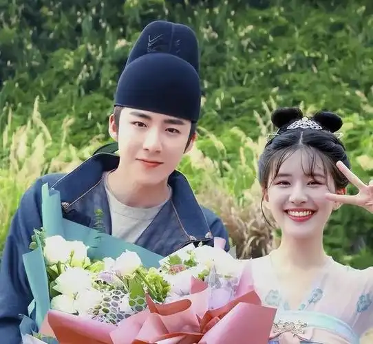 赵露思刘宇宁被曝关系暧昧,两人同天去迪士尼,更多蛛丝马迹被扒