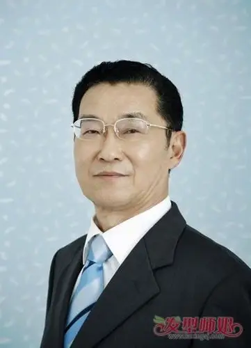 男生剃四方平头帅气度飙升中年男士如何剃平头会受关注2