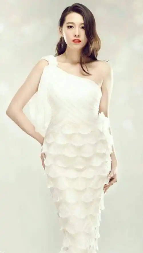 万人迷宁丹琳漂亮优雅,真的好迷人_美感_发型_上衣