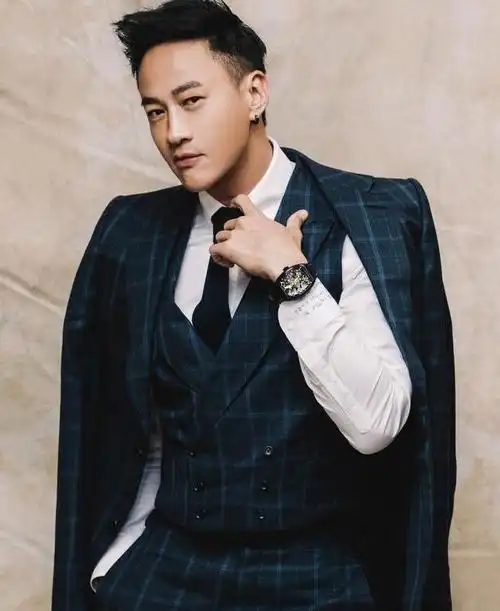 瘦成猴子就别再演猛将!看看何润东,什么才叫一夫当关万夫莫开!