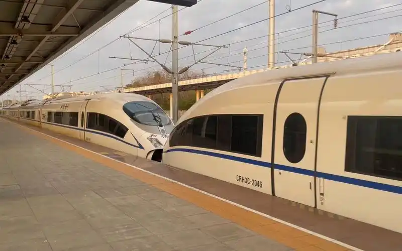 230325日g8778罗江东出站crh3c-3007重联3046