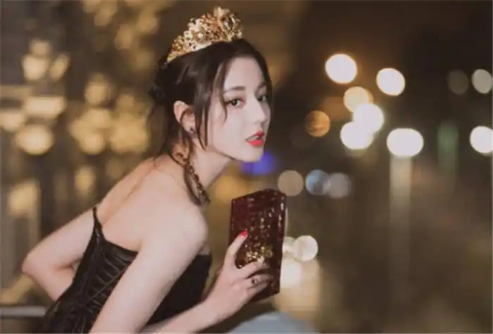 娱乐圈中高度近视的女明星热巴杨紫上榜你还知道谁