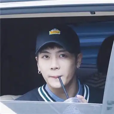 王嘉尔的每张头像都散发着不同的魅力,魅力又超帅气的他一定要成为你