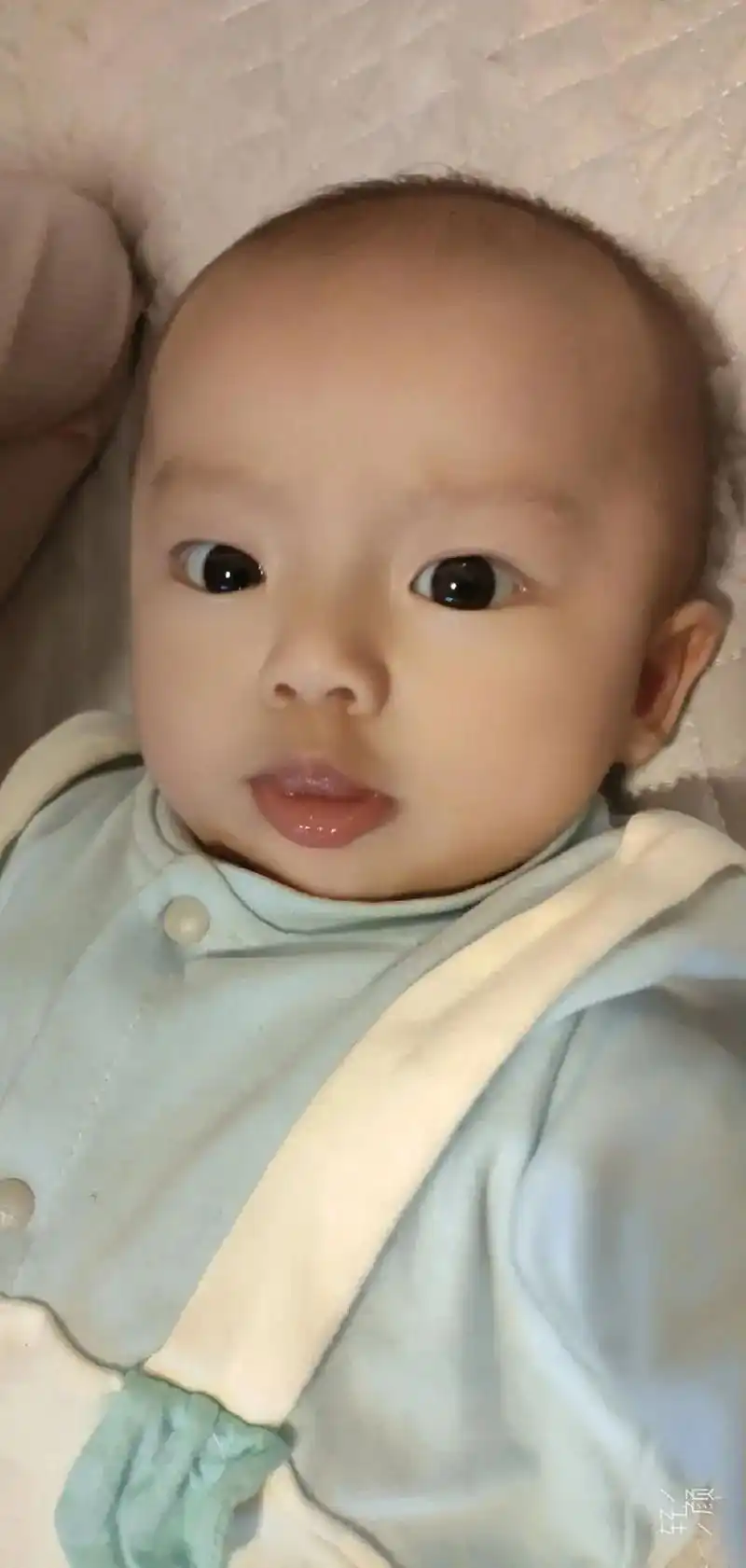 你哭,你笑,你嘟嘴卖萌,每个动作都牵动着父母的心,每个照片都 - 抖音