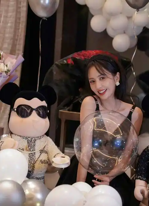 佟丽娅睡衣照片亲密,离婚后仍是好朋友_祝福_儿子_海底世界