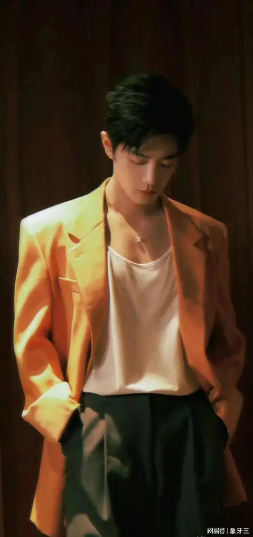 真露了肖战深v造型惊艳国外网友这胸肌是我能看的吗