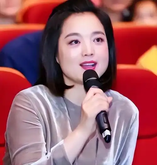 回顾歌手白雪28岁结婚离异后再爱小8岁男友今生活幸福事业旺