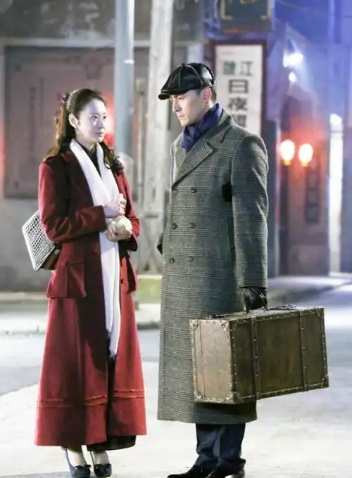 王乐君坐着轮椅拍《伪装者》,演技长相被吐槽,她做错了什么?