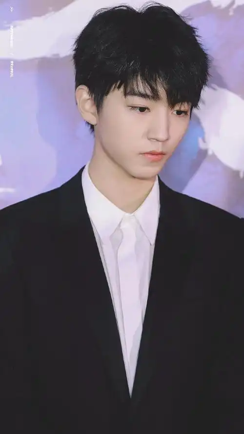 王俊凯壁纸视他如神明爱他如凡人