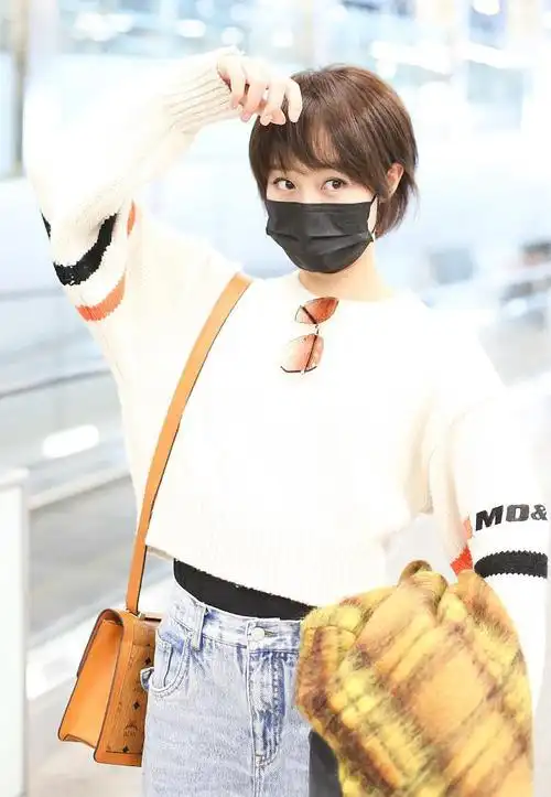 蓝盈莹短发甜美可爱机场照图片