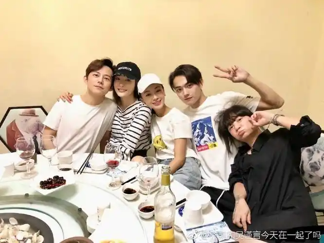 网友找出许凯吴谨言暧昧证据