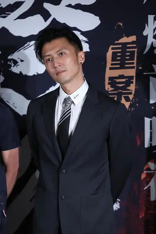 陈木胜导演遗作首映谢霆锋强忍泪水 成龙大哥助阵,秦岚亮相