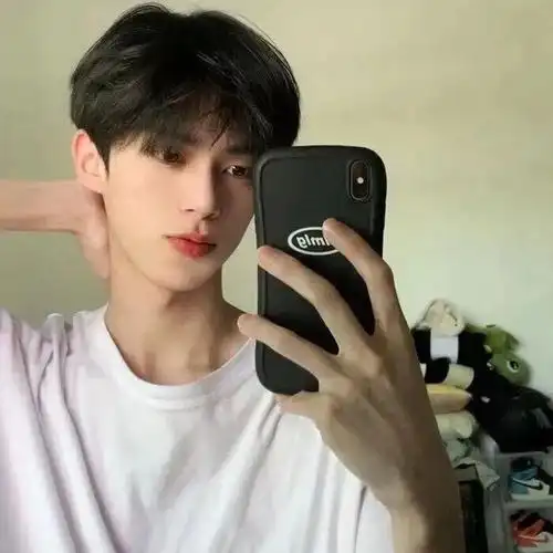 2023最新帅气自拍男生头像