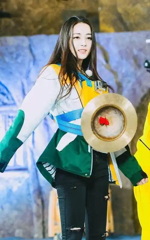 热巴在跑男上首秀素颜,对比一下baby,谁胜谁负?_节目组_观众_漂亮